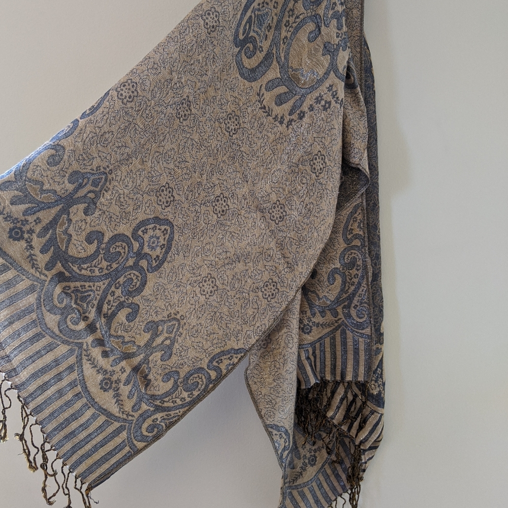 Pashmina / scarf